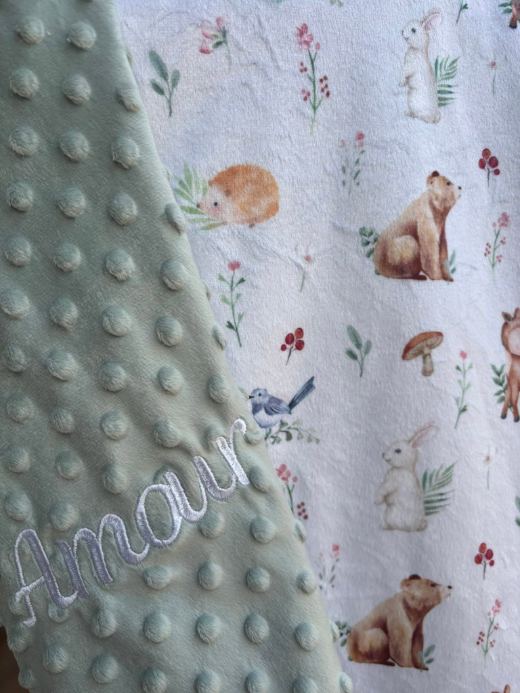 Couverture brodée « Amour »